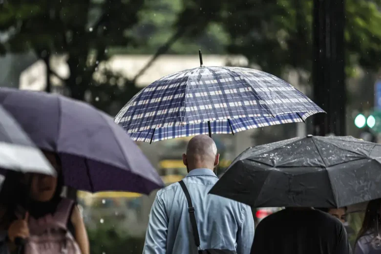 “Janeiro infinito” chega ao fim e fevereiro começa com calor e chuva em Minas Gerais