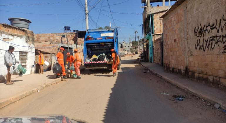 Paralisação de garis chega ao segundo dia e acúmulo de lixo preocupa diante da previsão de chuvas em Belo Horizonte
