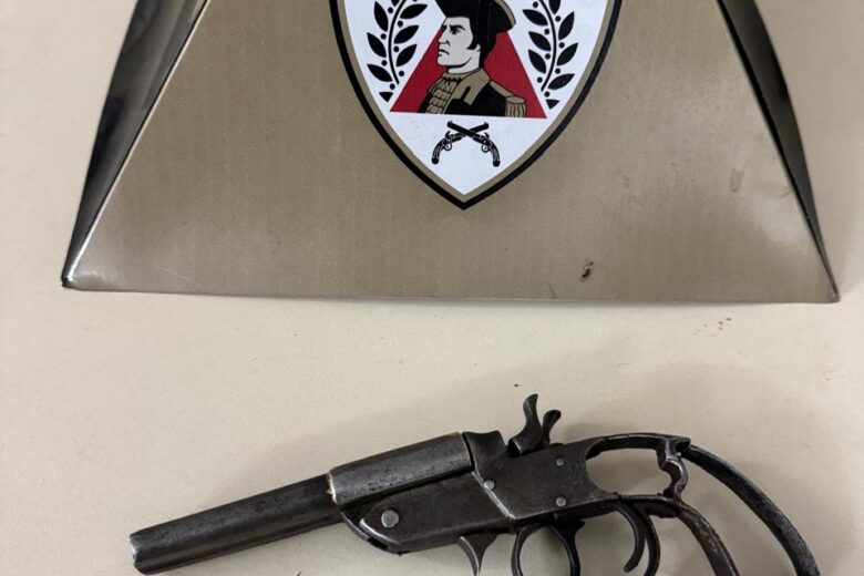 Polícia apreende arma do fogo no bairro Planalto, em João Monlevade