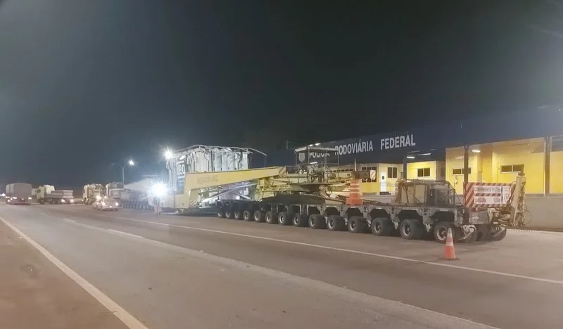 Carga especial de grandes dimensões mobiliza operação na BR-040 entre BH e Juiz de Fora