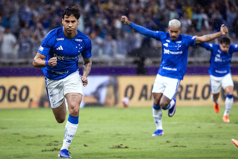 Com dois de Kaio Jorge, Cruzeiro vence América-MG e assume melhor campanha do Mineiro