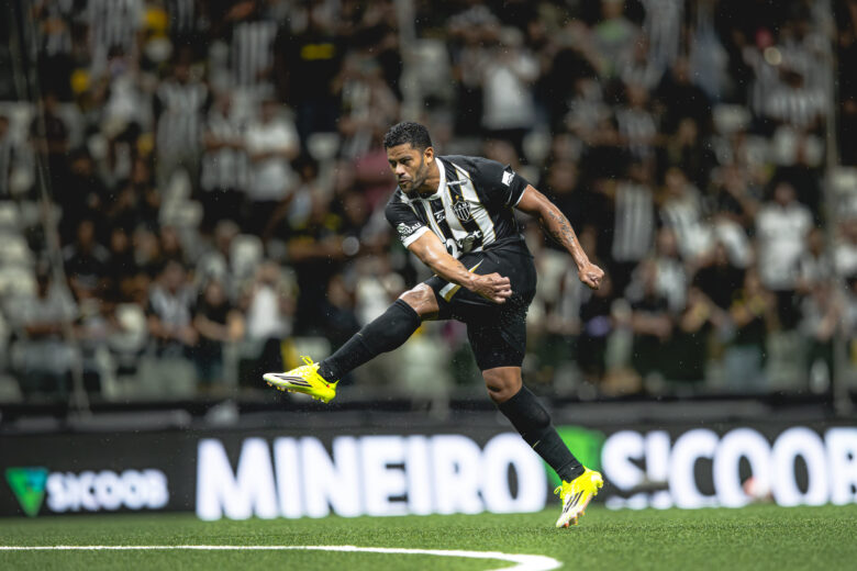 Atlético tenta reação diante do Grêmio após mudança no comando técnico; Rádio Caraça transmite o duelo