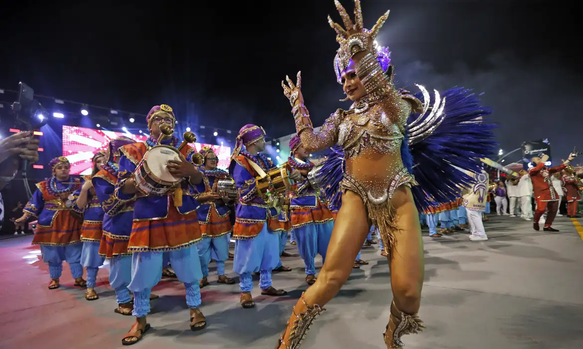 SP: desfiles têm religiosidade e homenagens a povos originários