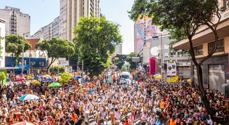 Comércio próximo aos blocos poderá vender bebidas durante o carnaval de BH sem cadastro prévio