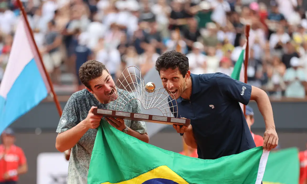 Marcelo Melo e João Fonseca vencem torneio de duplas do Rio Open