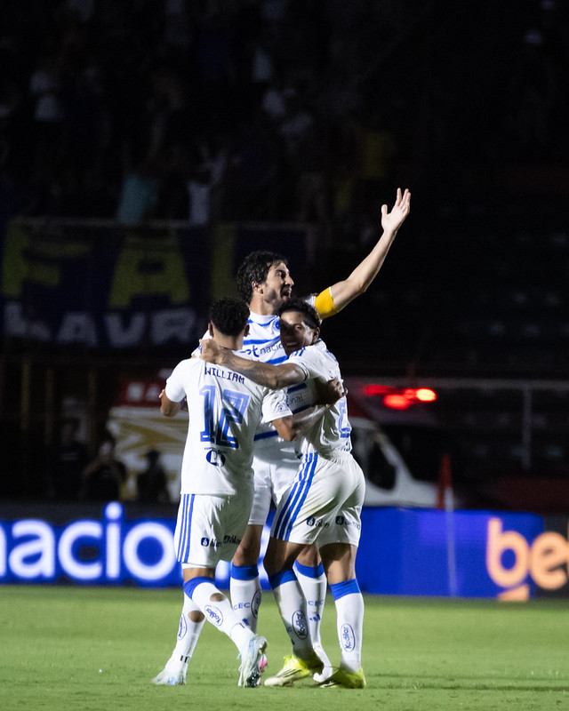Cruzeiro vence Pouso Alegre por 2 a 1 e larga na frente nas semifinais do Mineiro
