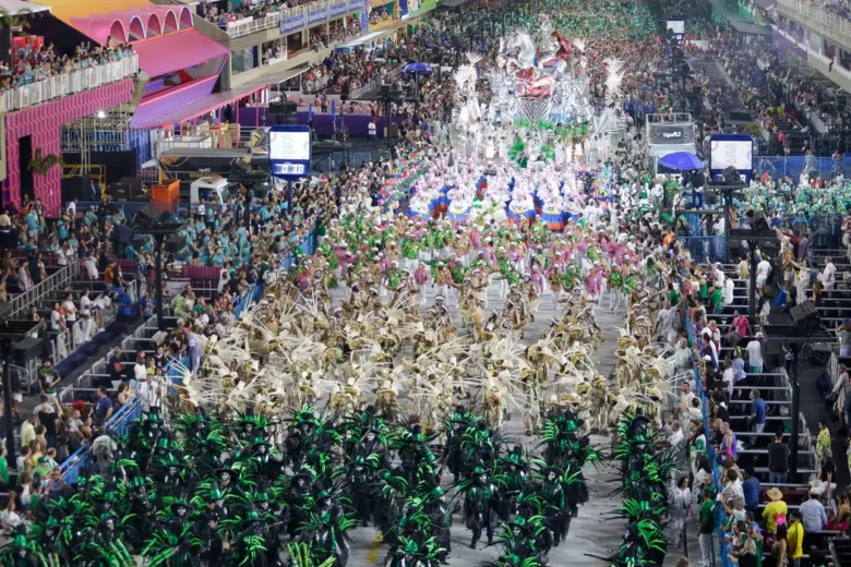 Série Ouro: Escolas “jovens” disputam título com medalhões do carnaval carioca
