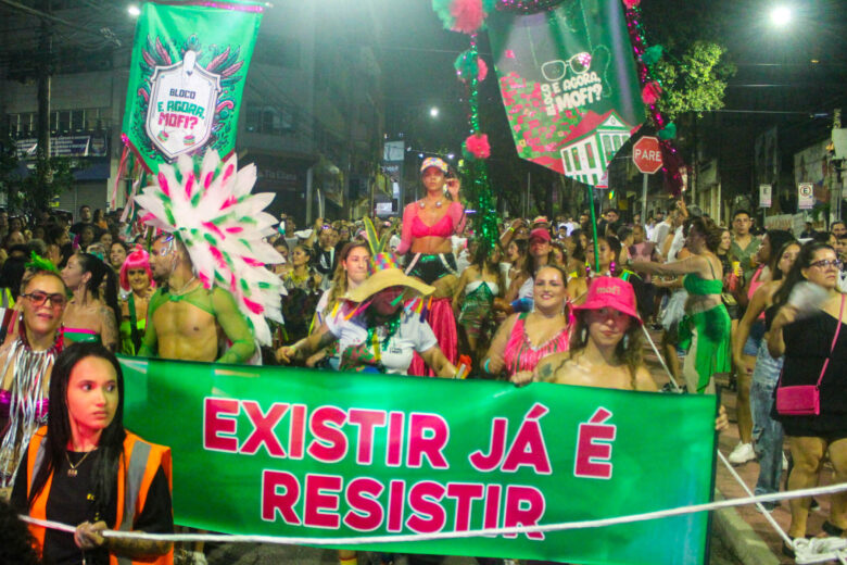 Confira a galeria de fotos do primeiro dia do pré-Carnaval de Itabira