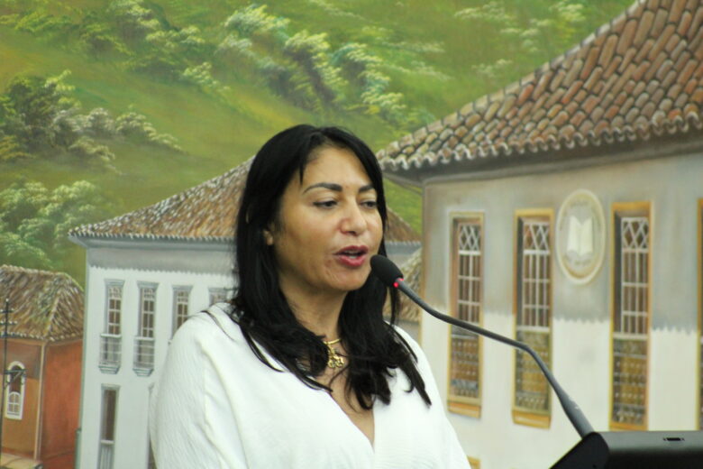 Representando o prefeito, Dulce Citi reforça respeito à democracia na abertura do Ano Legislativo em Itabira
