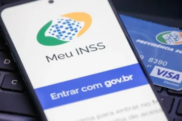 Biometria do INSS passa a ser obrigatória: veja quem pode ter o benefício suspenso e quais são as regras
