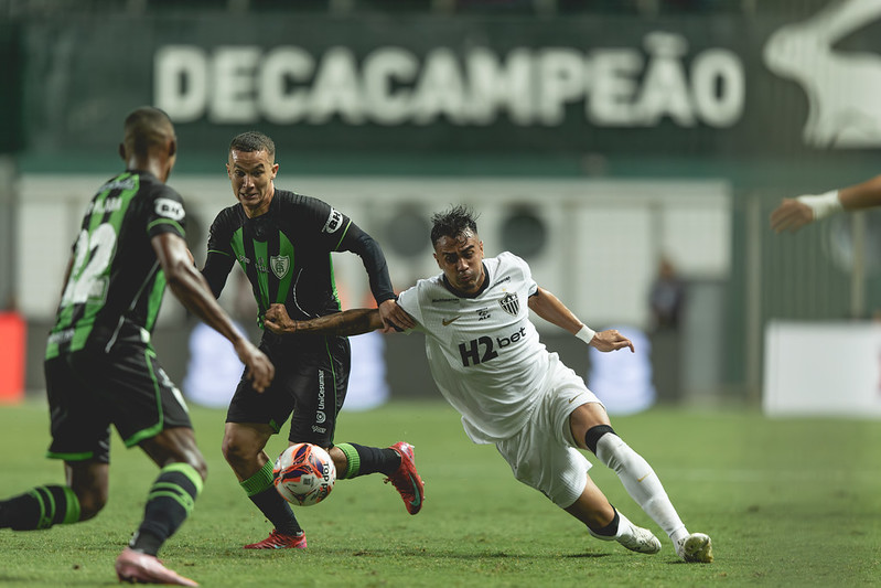 Na noite de ontem (21), o Cruzeiro venceu o Pouso Alegre por 2 a 1 e abriu vantagem na outra semifinal. As partidas de volta acontecerão no próximo final de semana e a grande final será no dia 7 de março.