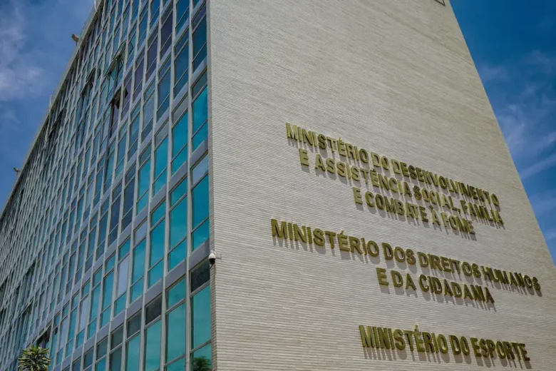 Ministérios reagem à absolvição de homem que estuprou menina em MG