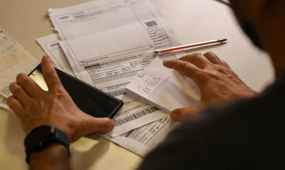 Salário mínimo de R$ 1.621 começa a ser pago nesta segunda-feira