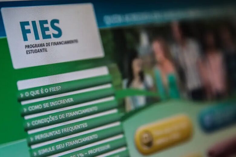 Fies 2026 abre inscrições com mais de 67 mil vagas e chance de financiar curso superior