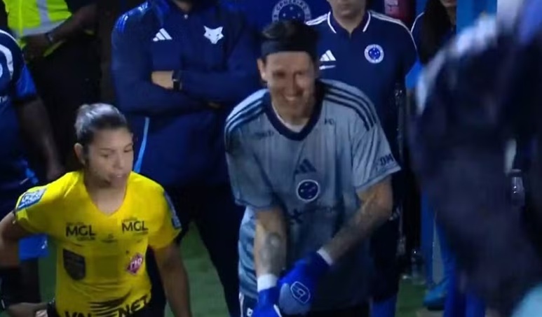 Cássio sai para ir ao banheiro, jogo para e Cruzeiro arranca vitória nos acréscimos pelo Campeonato Mineiro