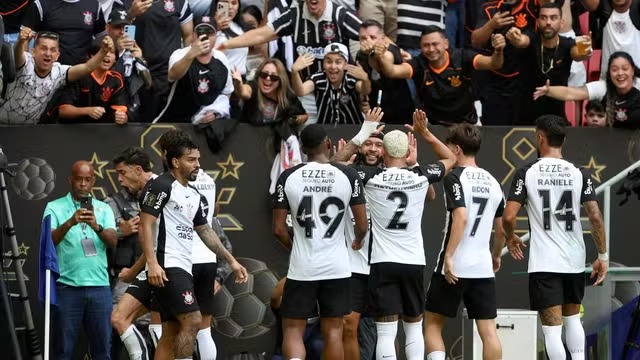 Corinthians vence o Flamengo e conquista a Supercopa do Brasil