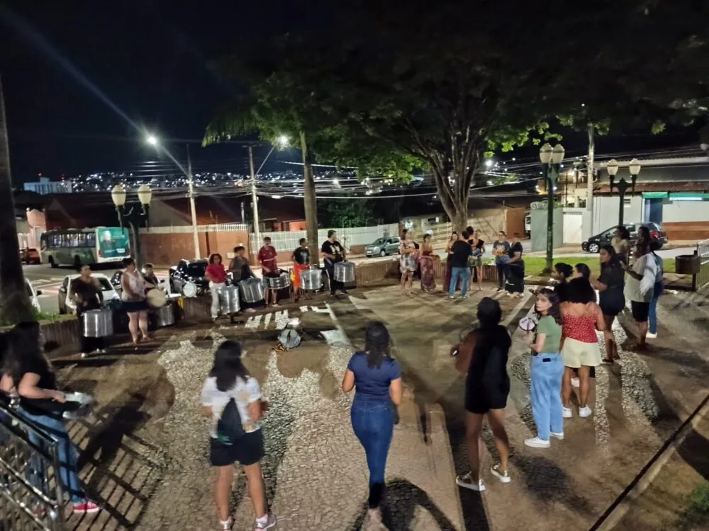 Bloco do Cemitério homenageia Clara Nunes e leva misticismo do samba às ruas de Itabira durante o pré-Carnaval