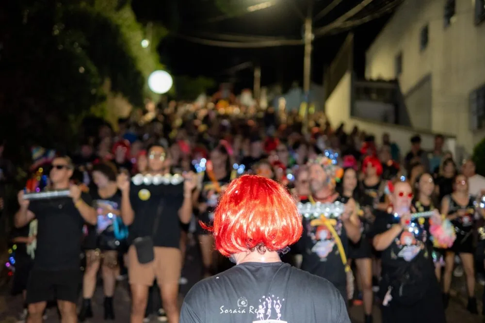 Bloco do Cemitério homenageia Clara Nunes e leva misticismo do samba às ruas de Itabira durante o pré-Carnaval
