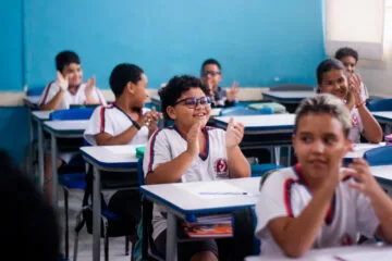 Santa Maria de Itabira distribui kits escolares para cerca de mil alunos da rede municipal