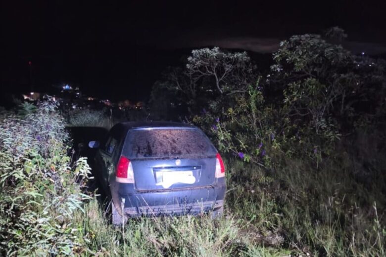 Suspeito foge de operação policial e abandona carro na zona rural de Itambé do Mato Dentro
