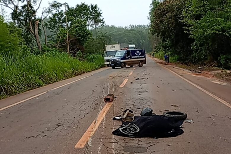 Motociclista morre em colisão frontal com caminhão na MG-436, em Barão de Cocais