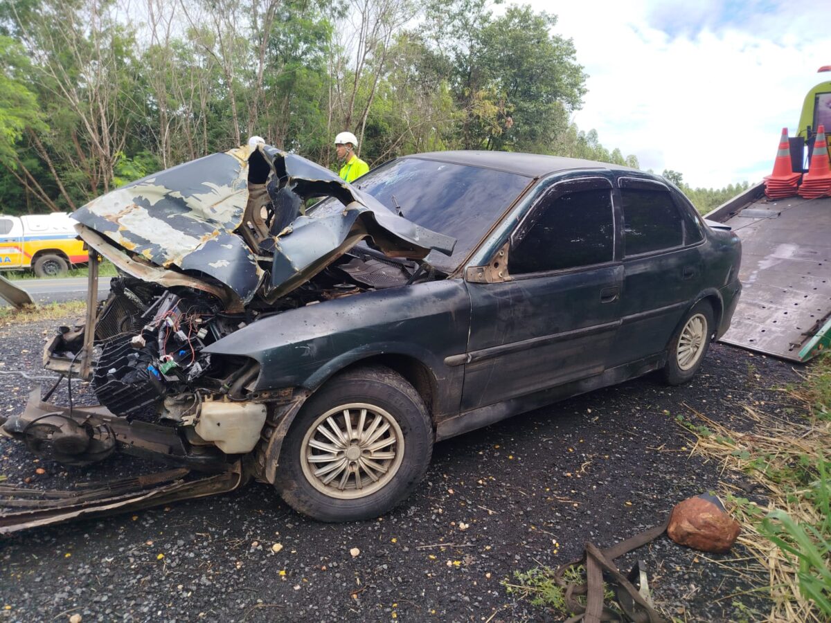 Polícia penal fica ferido após carro bater em defensa metálica na MGC-135
