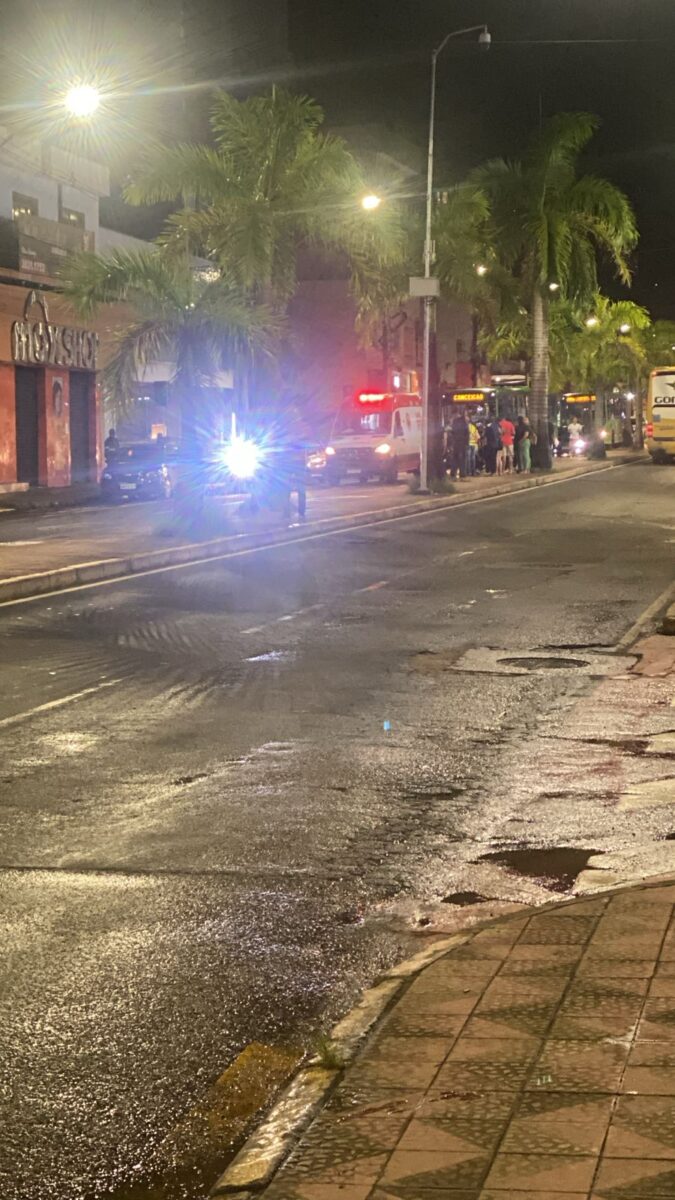 Mulher de 37 anos é atropelada por motocicleta na avenida João Pinheiro, em Itabira
