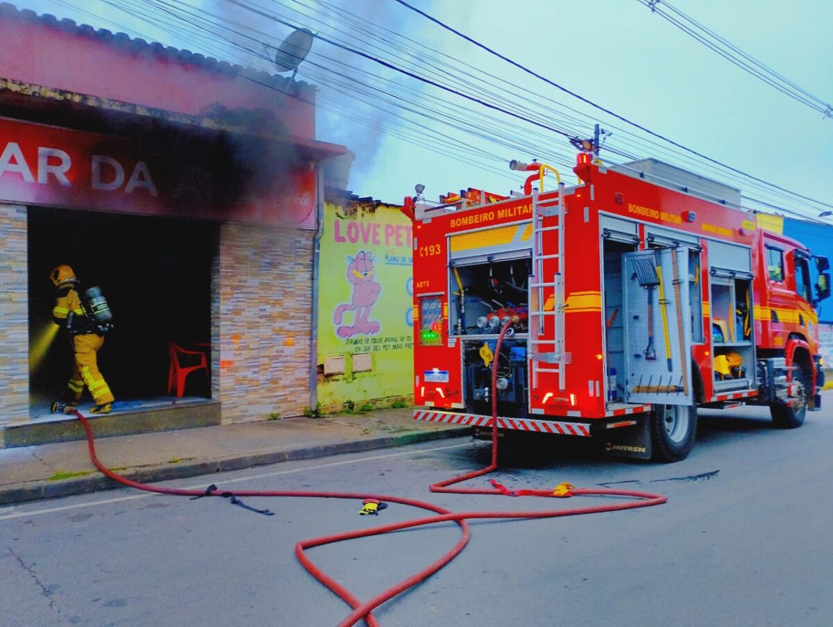 Incêndio em bar é registrado no início da manhã desta terça-feira, em Itabira