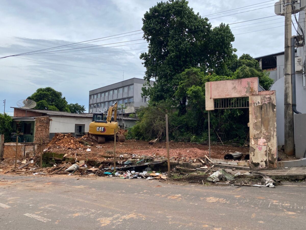 Um ano após imóvel do século XIX ser demolido, mais um casarão é derrubado em Itabira