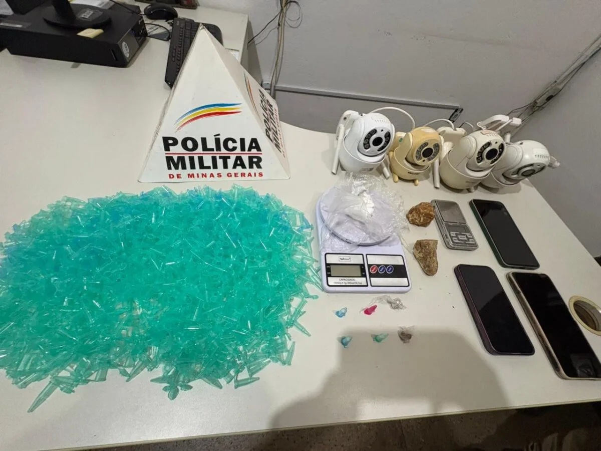 Polícia Militar prende dupla por tráfico e apreende drogas em Catas Altas