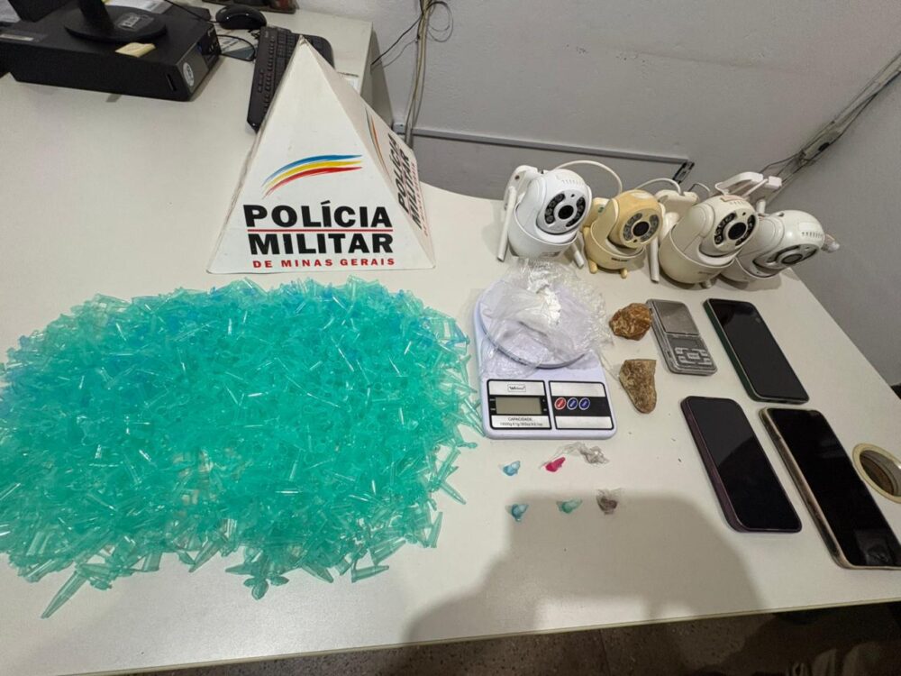 Polícia Militar prende dupla por tráfico e apreende drogas em Catas Altas