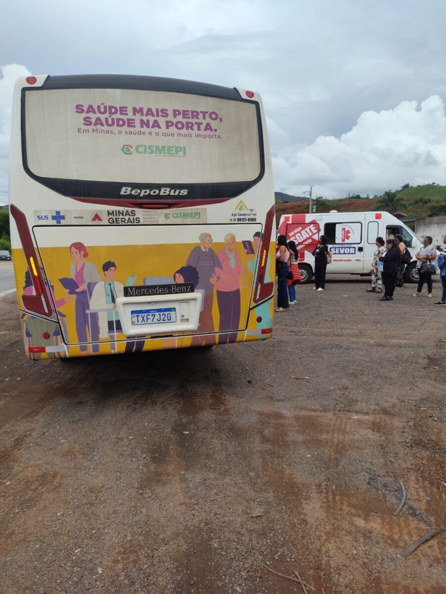 Colisão entre ônibus e caminhão deixa uma pessoa ferida na BR-381, em João Monlevade