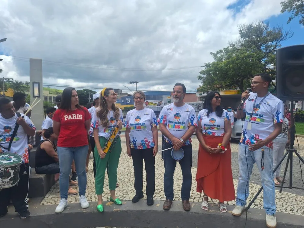 Carnaval: bloco "Percussão da Inclusão" leva alegria e reforça mensagem de cidadania no Centro de Itabira