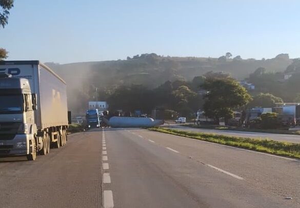 Sexta de Carnaval começa com três acidentes na BR-381, deixa morto, feridos e congestionamentos de até 8 km