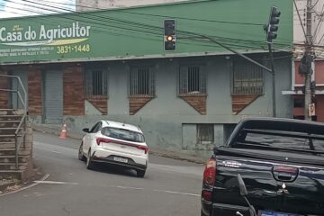 Semáforos operam em modo intermitente no bairro Pará e exigem atenção redobrada de motoristas
