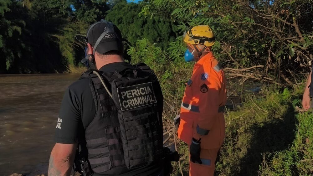 Corpo em avançado estado de decomposição é retirado do Rio Piracicaba, em Nova Era