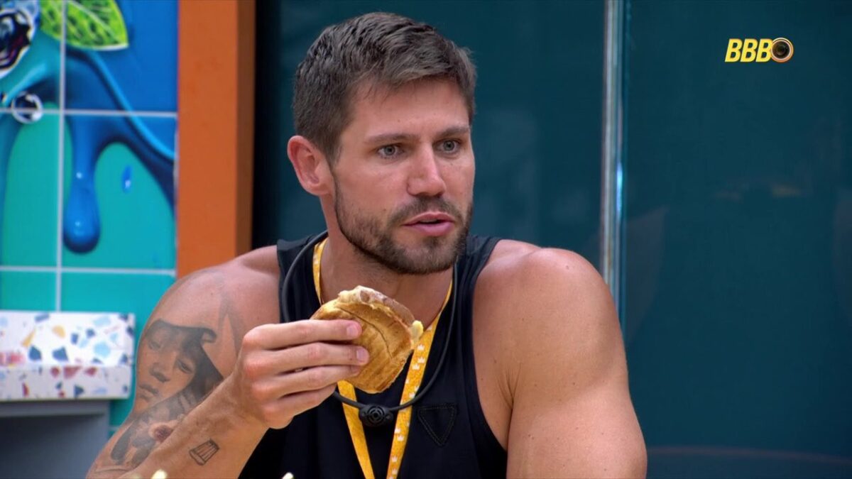 “Tem arroz e feijão à vontade”: fala de Jonas acirra discussão com Boneco após falta de alho na Xepa no BBB 26