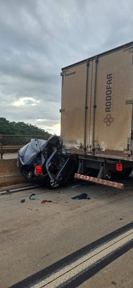 Engavetamento na BR-381 deixa uma mulher morta em Bom Jesus do Amparo