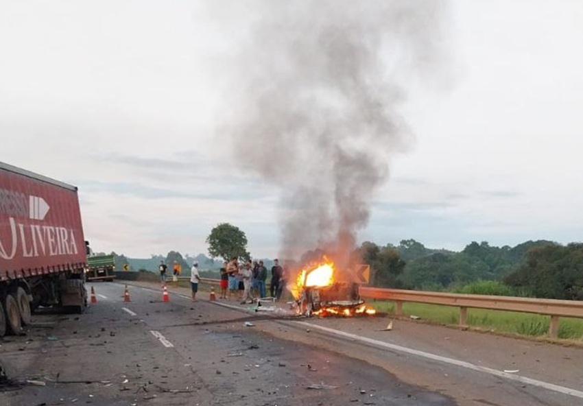 Tragédia na BR-381: colisão entre caminhonete e duas carretas deixa quatro mortos e um ferido grave