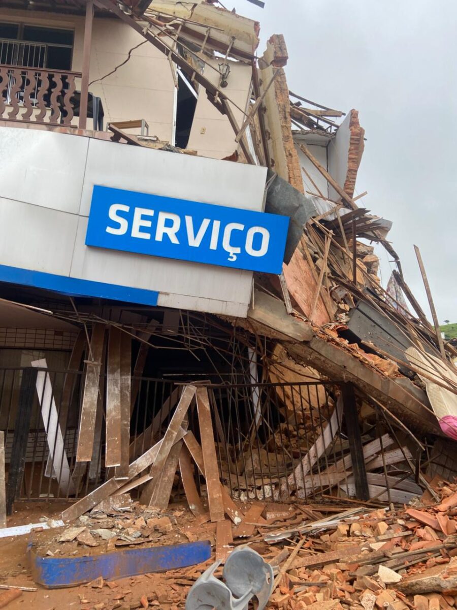 Temporal devasta Ubá, deixa ao menos seis mortos, desaparecidos e provoca colapso em pontes e prédios