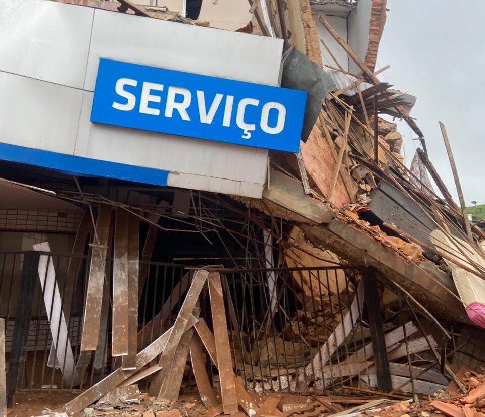 Temporal devasta Ubá, deixa ao menos seis mortos, desaparecidos e provoca colapso em pontes e prédios
