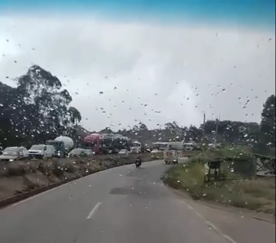 Obras na BR-381 causam lentidão no trânsito na manhã de sábado (21)