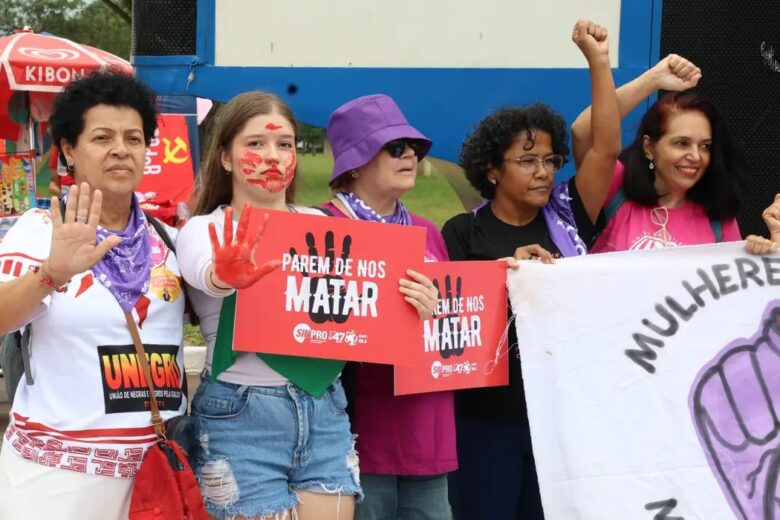 Protestos contra a violência de gênero tomam o Brasil neste 8 de março