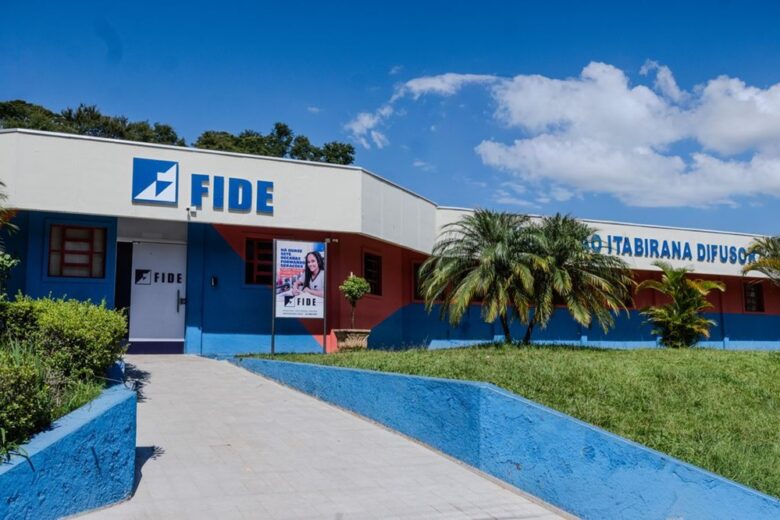 Com 67 anos de história, FIDE une tradição e inovação no ensino de excelência Com 67 anos de história, FIDE une tradição e inovação no ensino de excelência