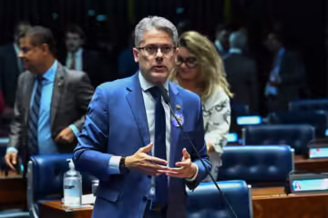 Senador projeta alcançar assinaturas para CPI sobre Moraes, Toffoli e Vorcaro