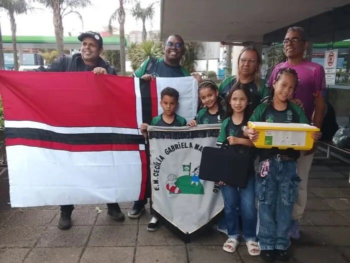 Aluna de 8 anos de Nova Era garante vaga em mundial de robótica no Canadá, e família mobiliza doações para levar a mãe como responsável na viagem