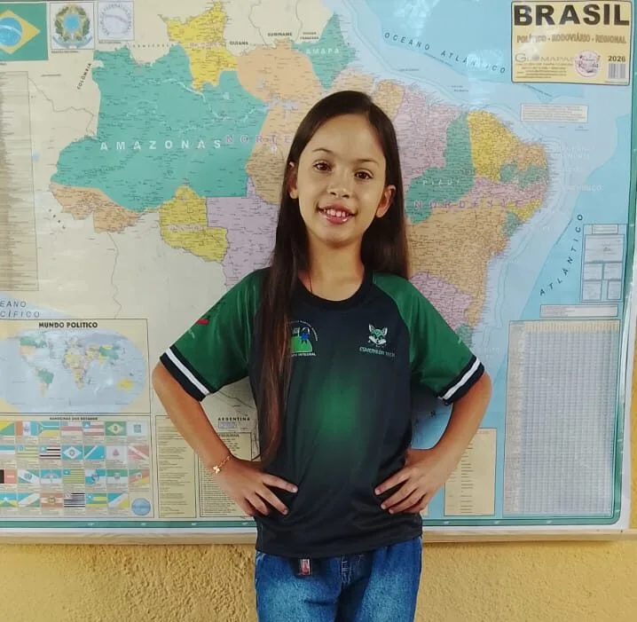 Aluna de 8 anos de Nova Era garante vaga em mundial de robótica no Canadá, e família mobiliza doações para levar a mãe como responsável na viagem