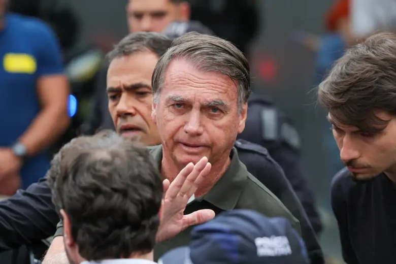 Bolsonaro passará a cumprir prisão domiciliar