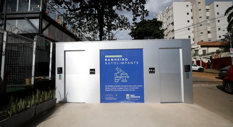 Banheiros autolimpantes completam um ano no Centro de BH e somam 850 mil usos