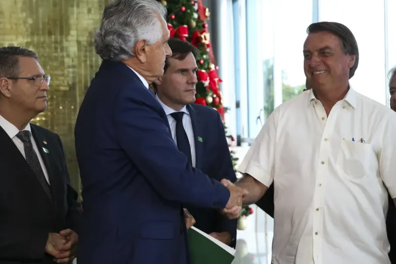 Caiado promete anistiar Bolsonaro e diz que Flávio ‘não tem vivência’